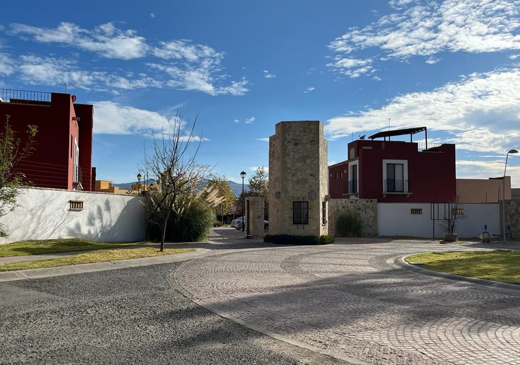 Torre de Piedra I Zirándaro, San Miguel de Allende, Ven a San Miguel, San Miguel Realty, House for Rent Casa Gaby 6